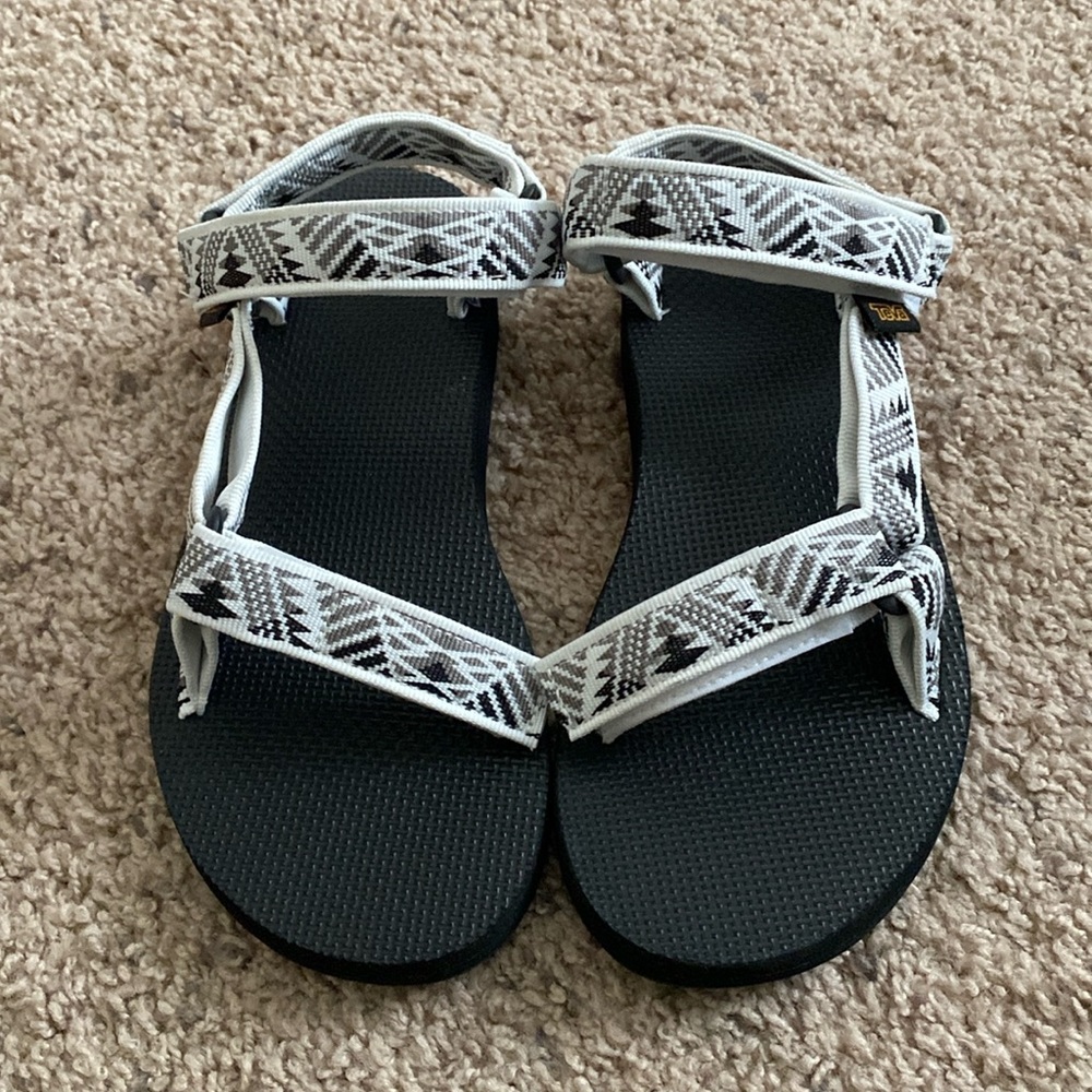 NWOT Teva sandals
